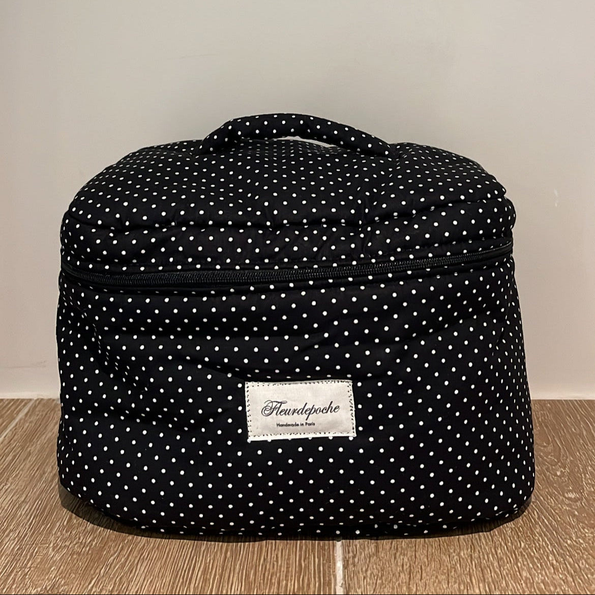 Vanity mini dots black