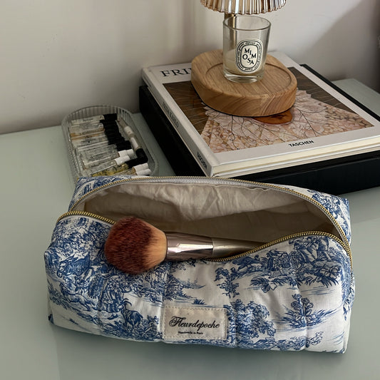 Brush & Pencil case "Toile de Jouy bleu”