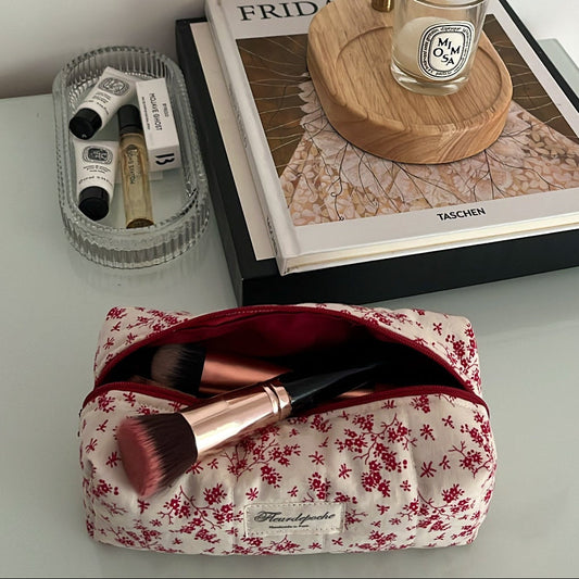 Brushes & Pencil case "lys"