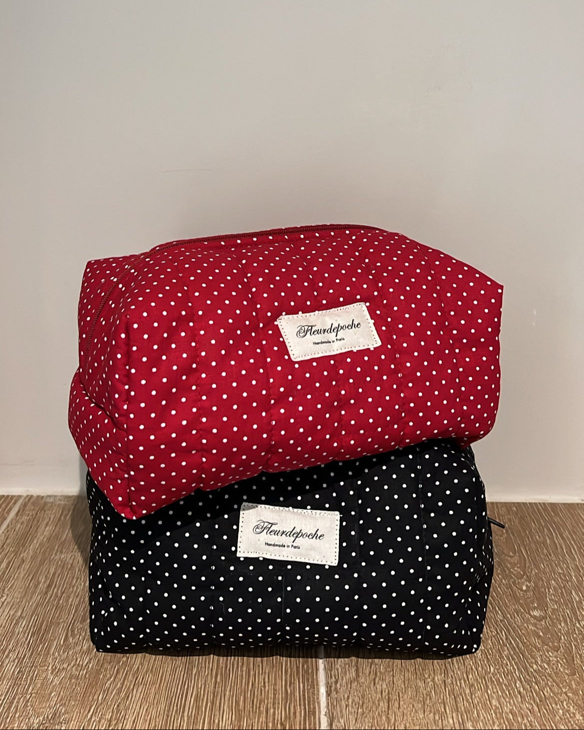 Makeup bag pois