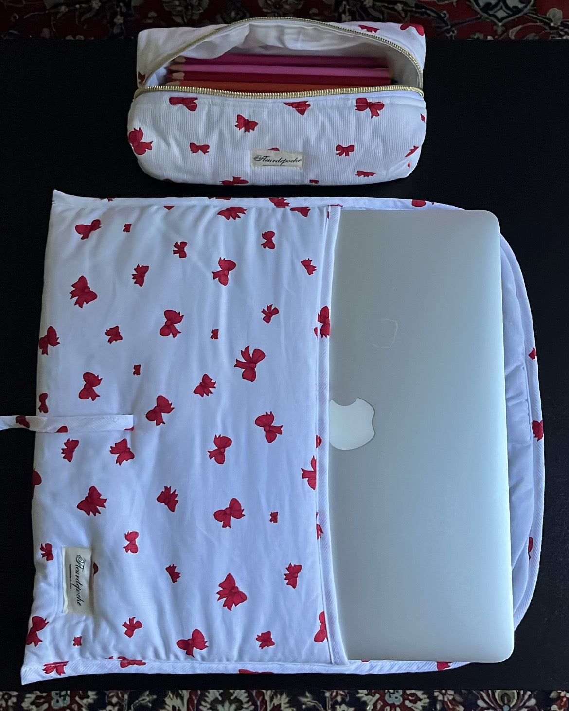 Laptop sleeve rubans